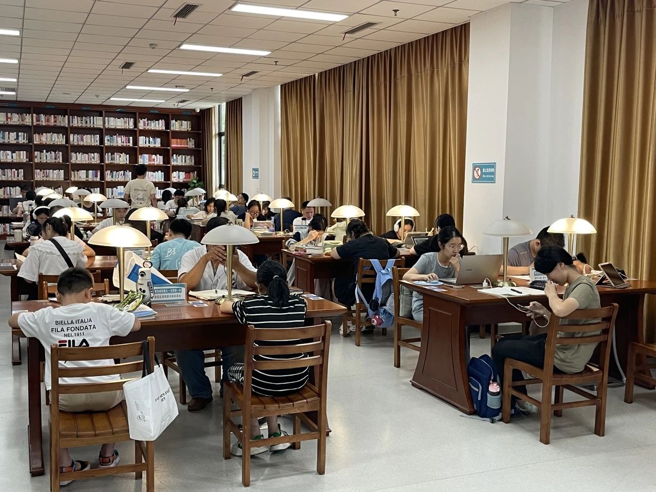暑期“阅读热” | 补充精神之粮，尽享书香之夏
